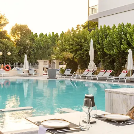 Sun 아기아 트리아스